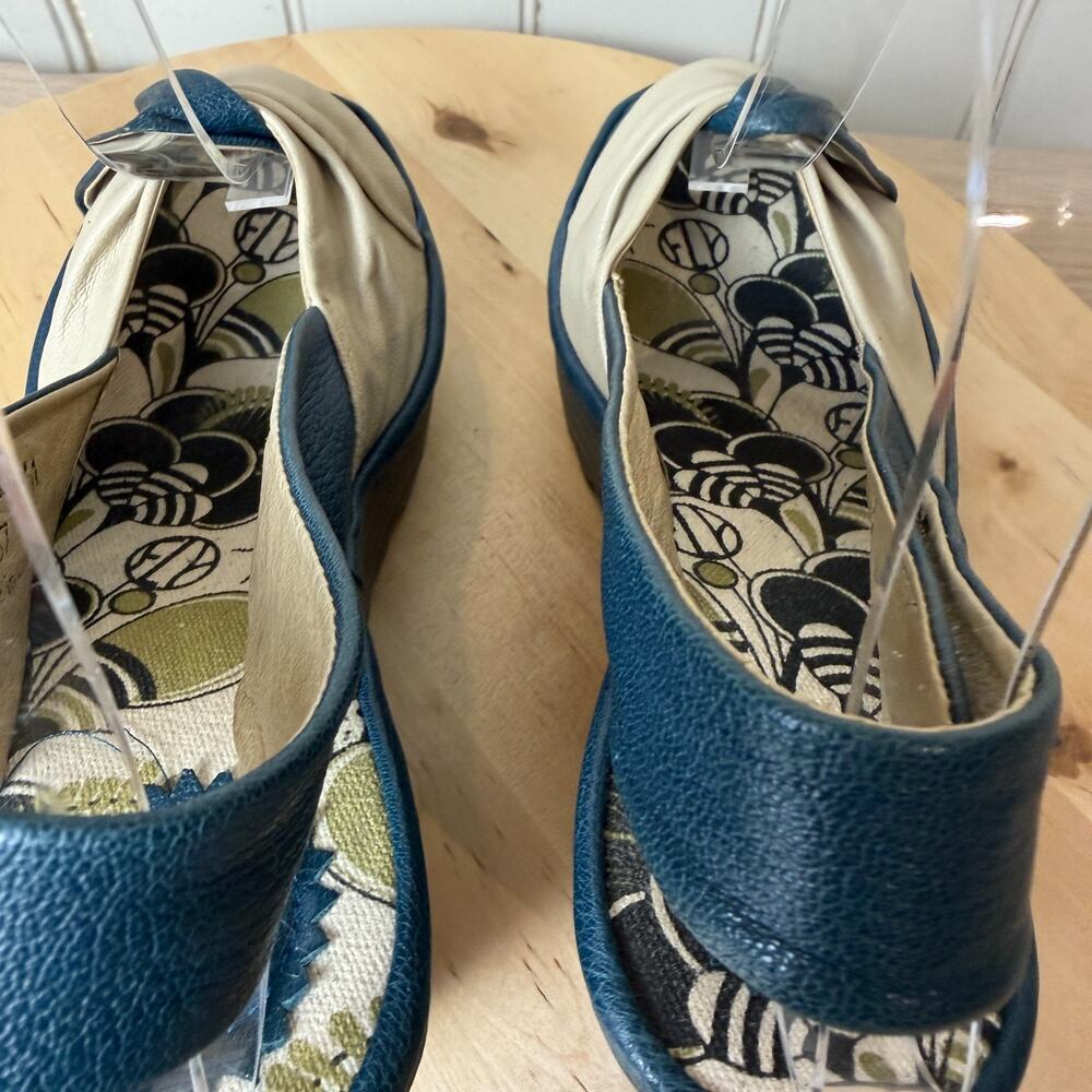 FLY LONDON EU 37 US 6-6.5 Yakin Yata Leather Blue Cream Sandals - Picture 8 of 15